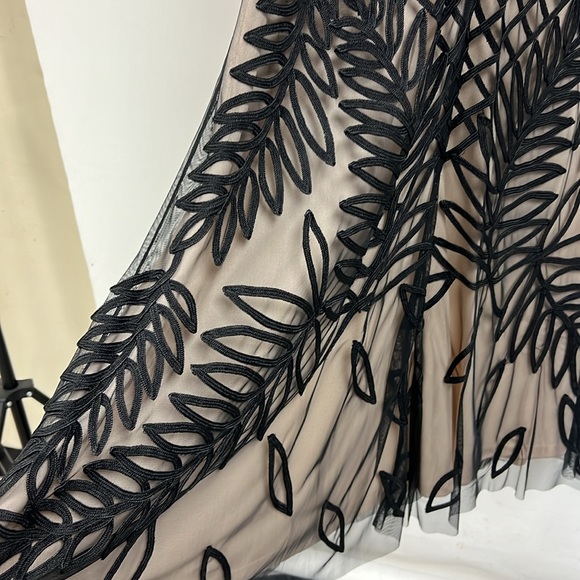 JS collections graphic soutache embroidered sleeveless long gown - Picture 8 of 10